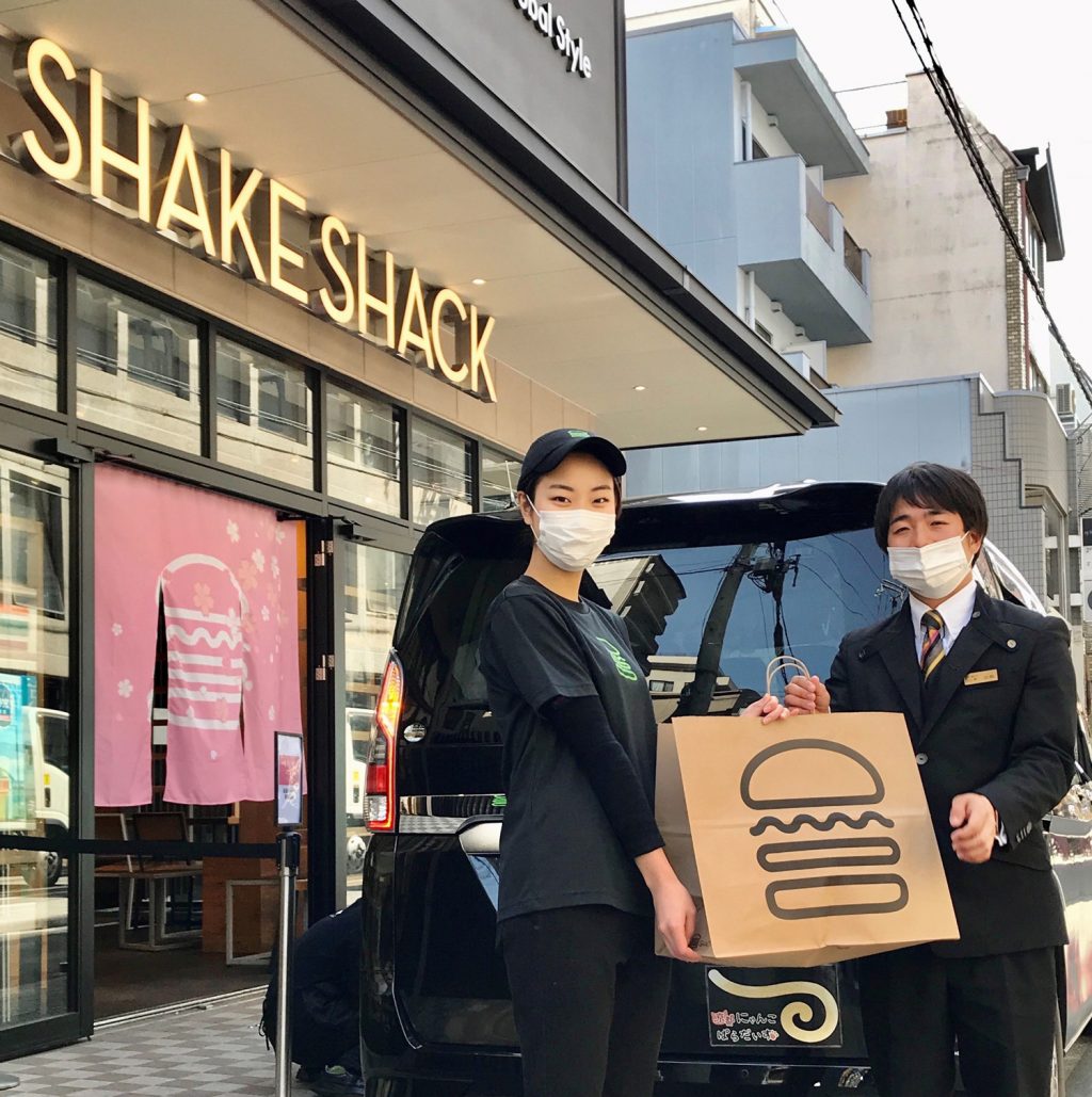 シェイクシャック のハンバーガーをタクシーでお届け 京都四条烏丸店がmkタク配を導入 めしレポ