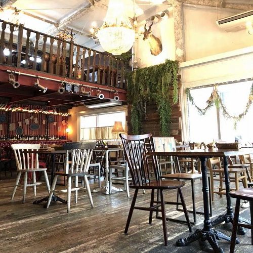 ブラッスリーカフェ ルコンテの席