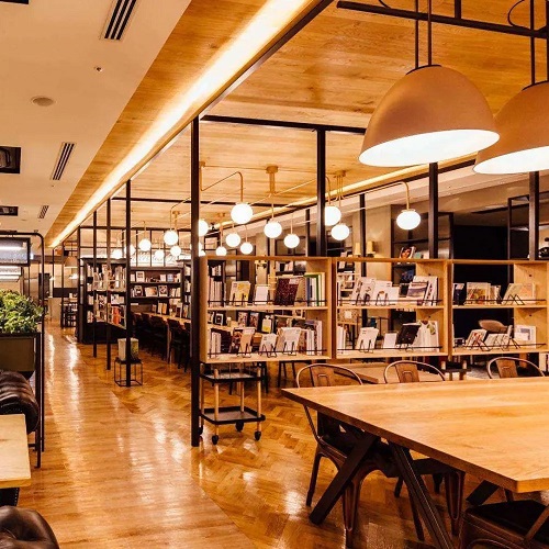 SARAS CAFE & BRASSERIEの内観