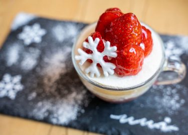 ホリデーシーズン限定のショートケーキが登場！「葉山うみのホテル」が、「ビーチサイドクリスマス 2022」開催