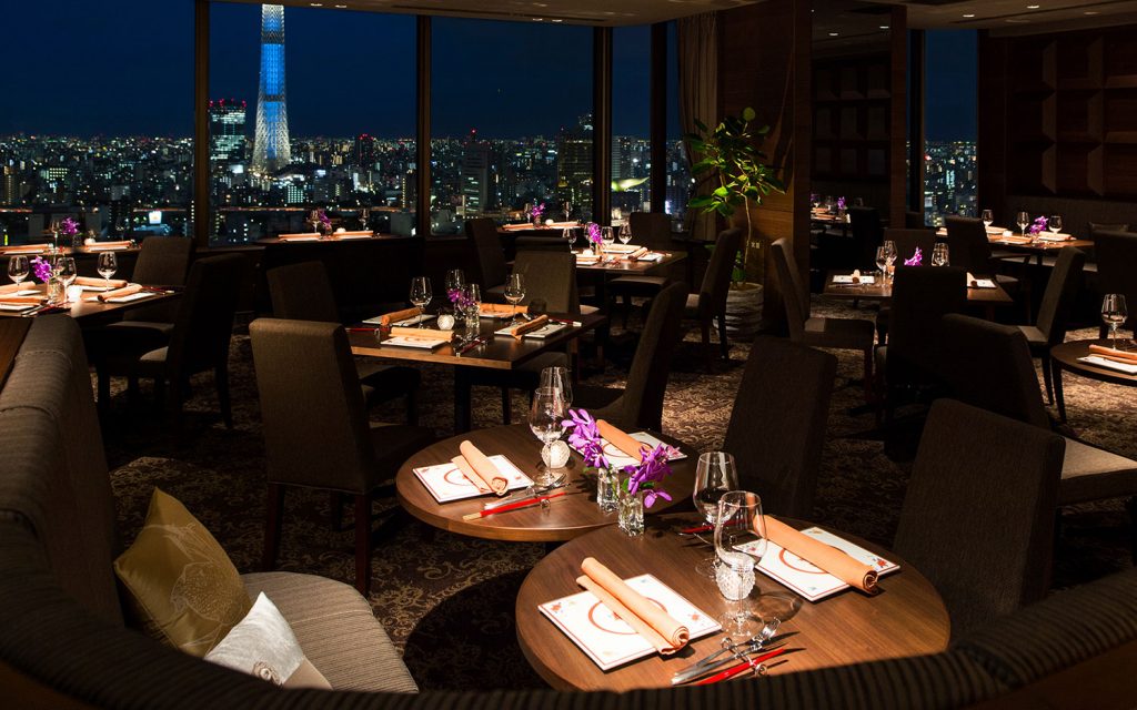 東京スカイツリーの見える高層階でクリスマスディナーを 浅草ビューホテルが 聖夜を彩るディナーを販売 めしレポ